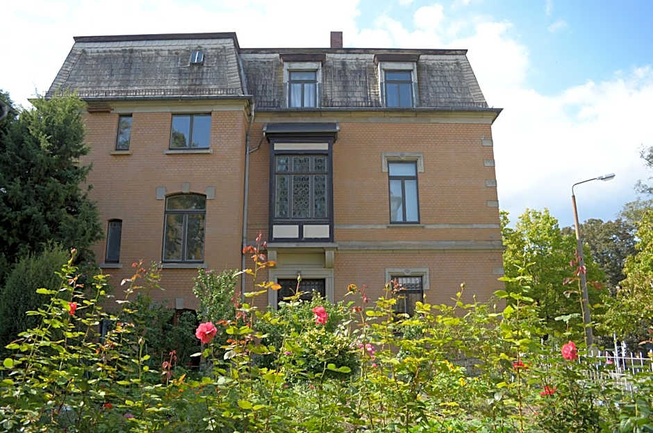 Hummel Hostel - Historische Stadtvilla mit Garten