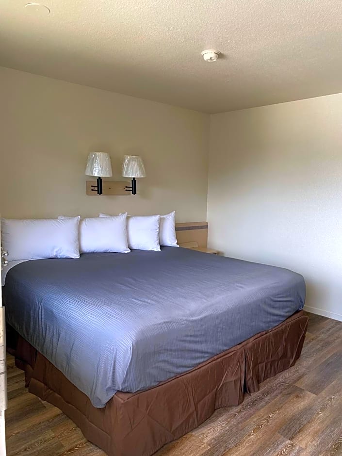 Econo Lodge Stockton near I-5 Fairgrounds