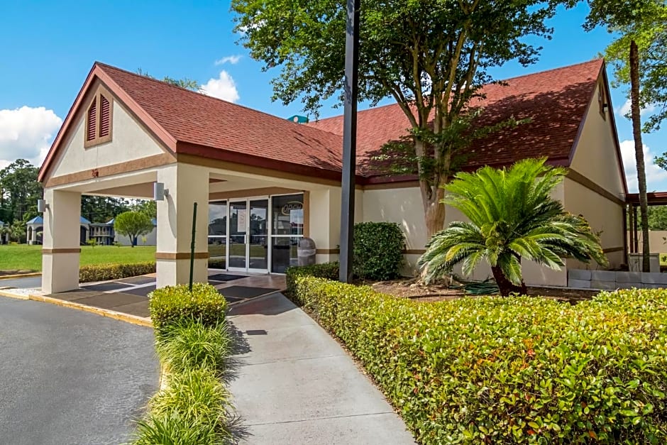 Red Roof Inn & Suites Brunswick I-95