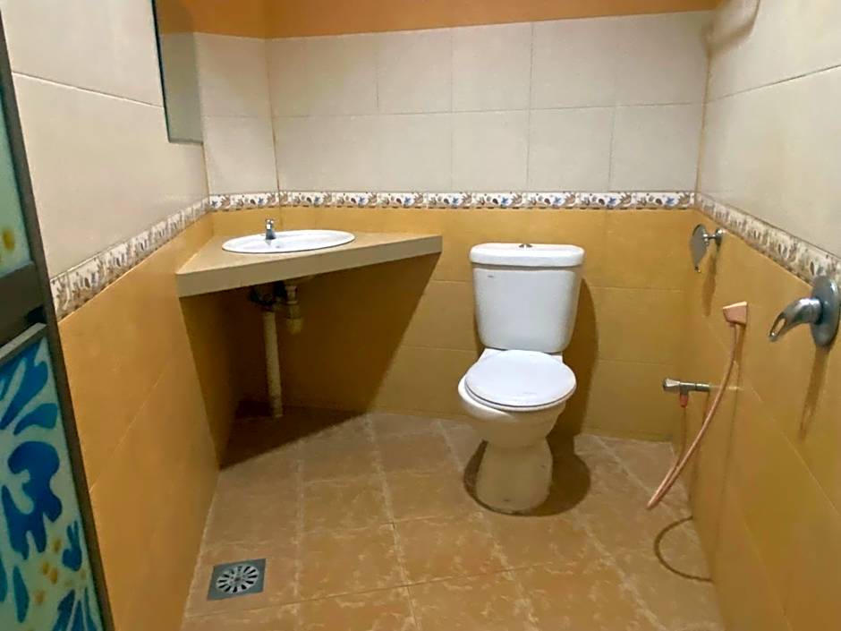 OYO 90896 Gold Hill Hotel