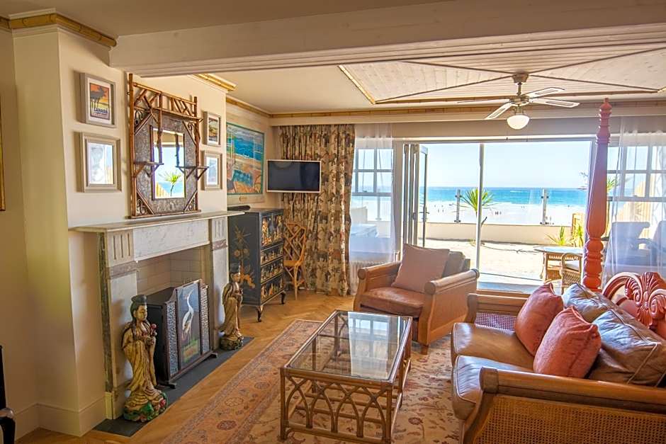 Tolcarne Beach Colonial Restaurant and Rooms