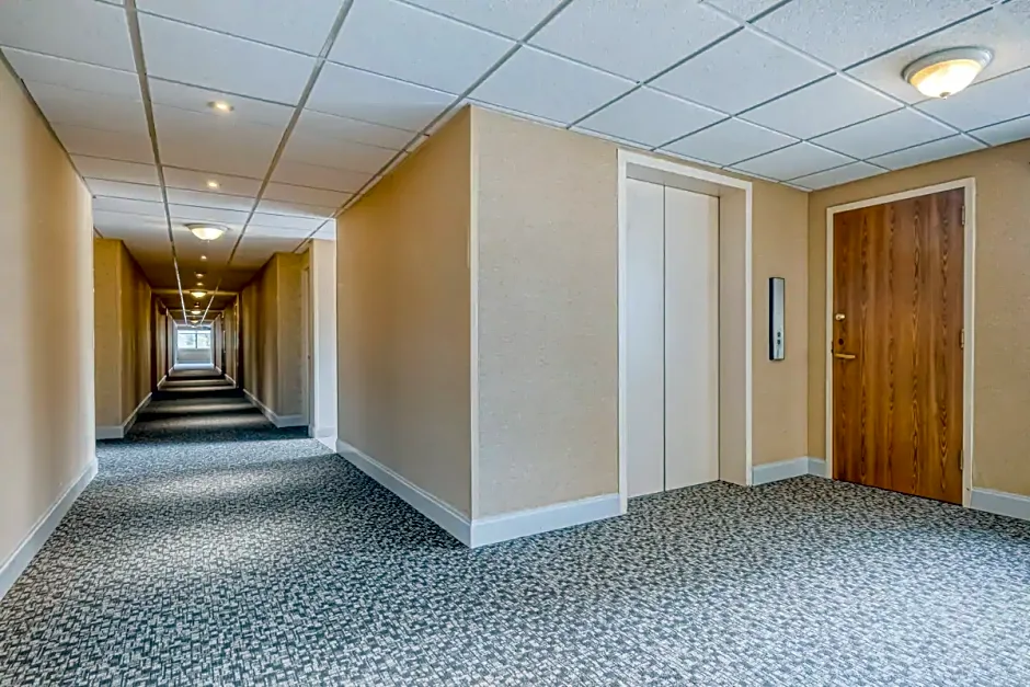 Super 8 by Wyndham Dallas Love Field Airport