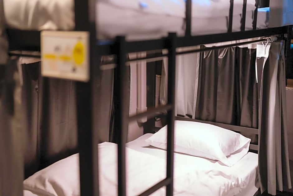 420 Hostel - Ekkamai Buds & Beds