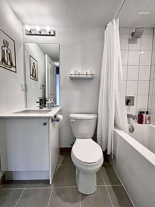 Luxury 3BR home with free parking, full kitchen in Stouffville Markham