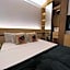 Flat PRAIA Home Experience Dante Michelini