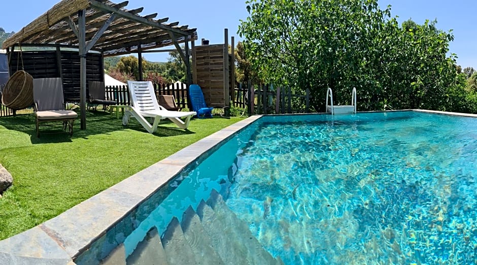 La roulotte au coeur du maquis