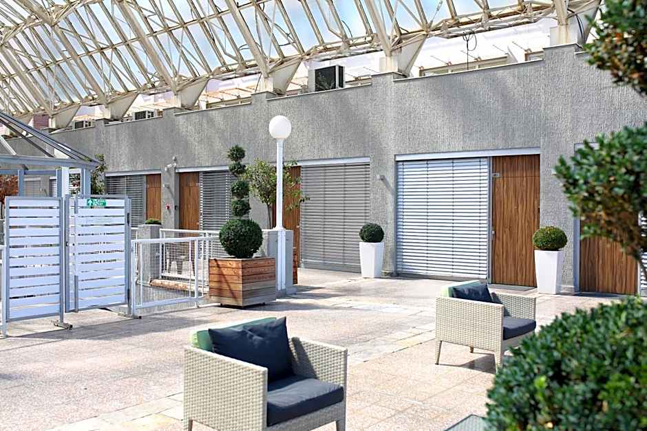 Adresa Suites