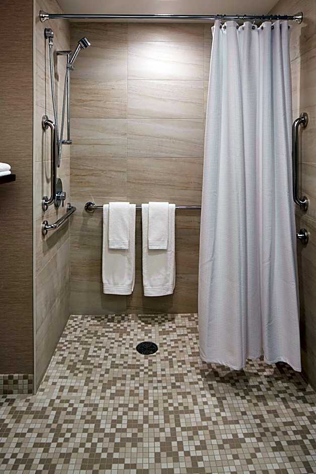 The Del Monte Lodge Renaissance Rochester Hotel & Spa
