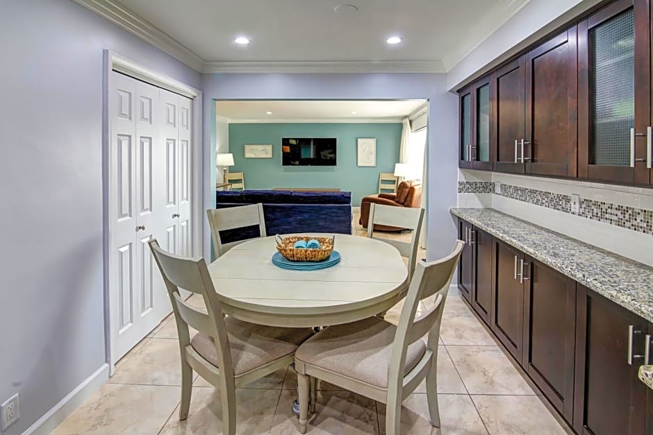 May-Dee Suites in Florida