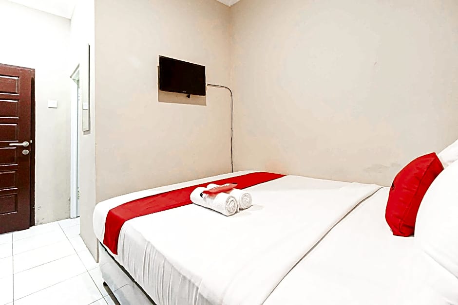 RedDoorz Syariah near Jam Gadang Bukit tinggi 2
