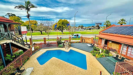 Early Australian Motor Inn