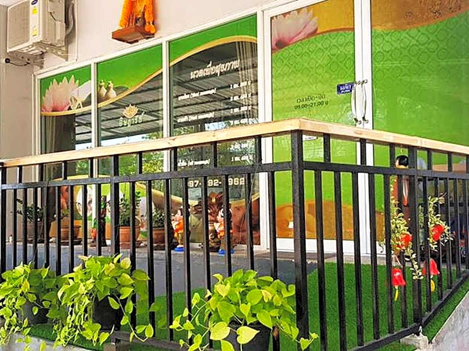 Lee Place Phatthanakan Condo