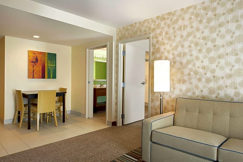 Home2 Suites By Hilton Milwaukee Airport, WI