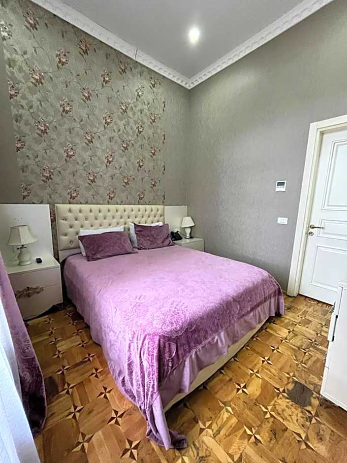 Premier Old Gates Hotel