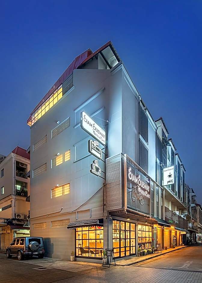 Siam Subway Hostel and Cafe