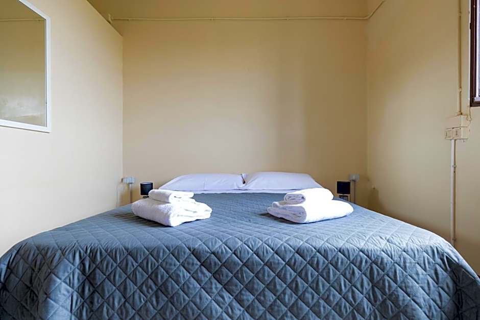 Hotel & Hostel 7