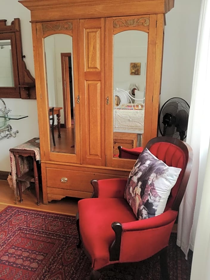 29onTait Guest House