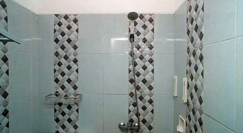 RedDoorz Syariah near Kota Cinema Mall Jatiasih