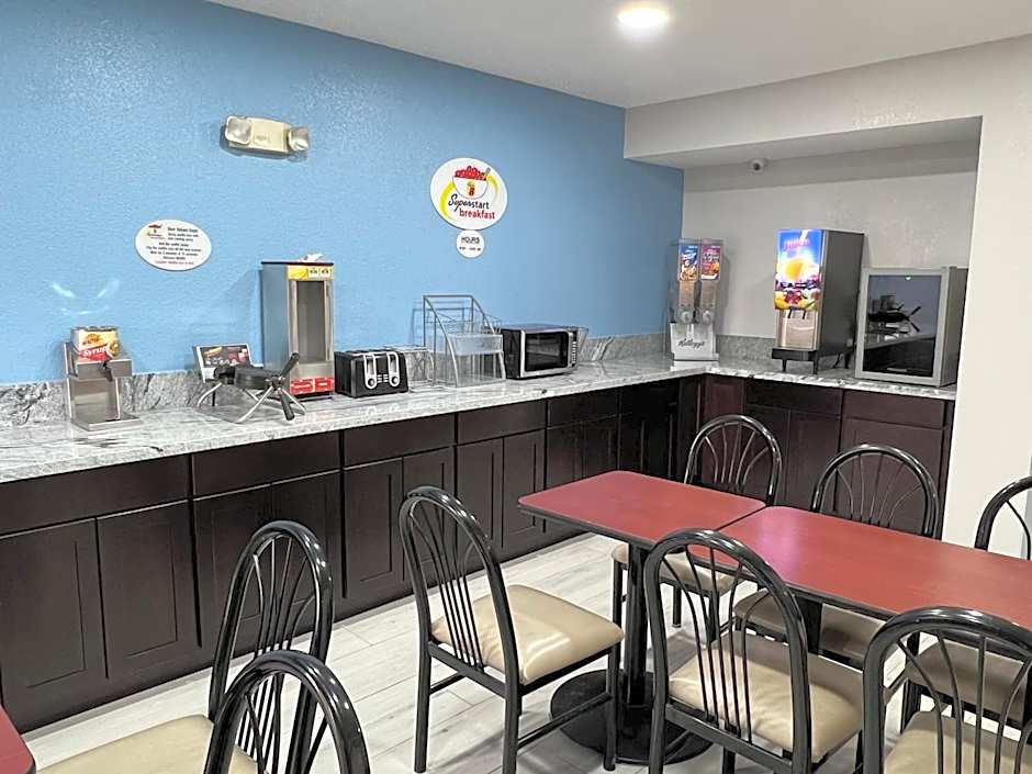 Super 8 by Wyndham Clemmons/Winston-Salem Area