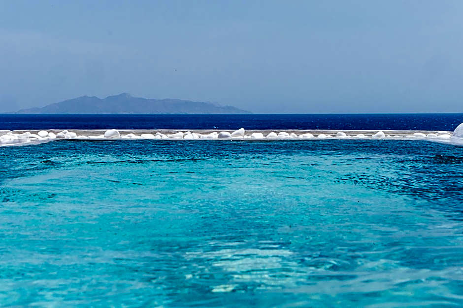 Blue Waves Suites & Apartments