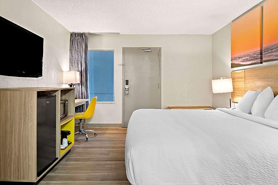 Days Inn & Suites by Wyndham Warren