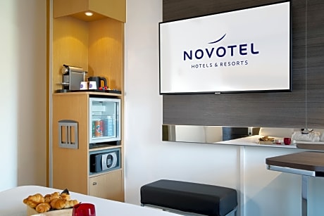 Executive Room with balcony, 1 double bed and 1 single sofa bed
