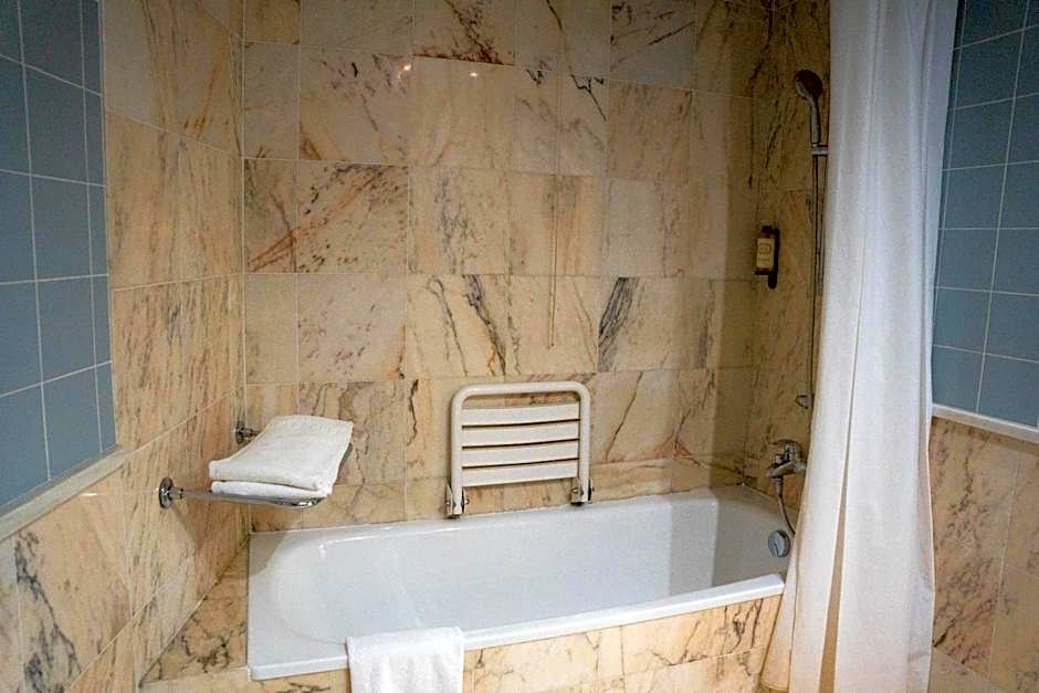 Apulia Praia Hotel