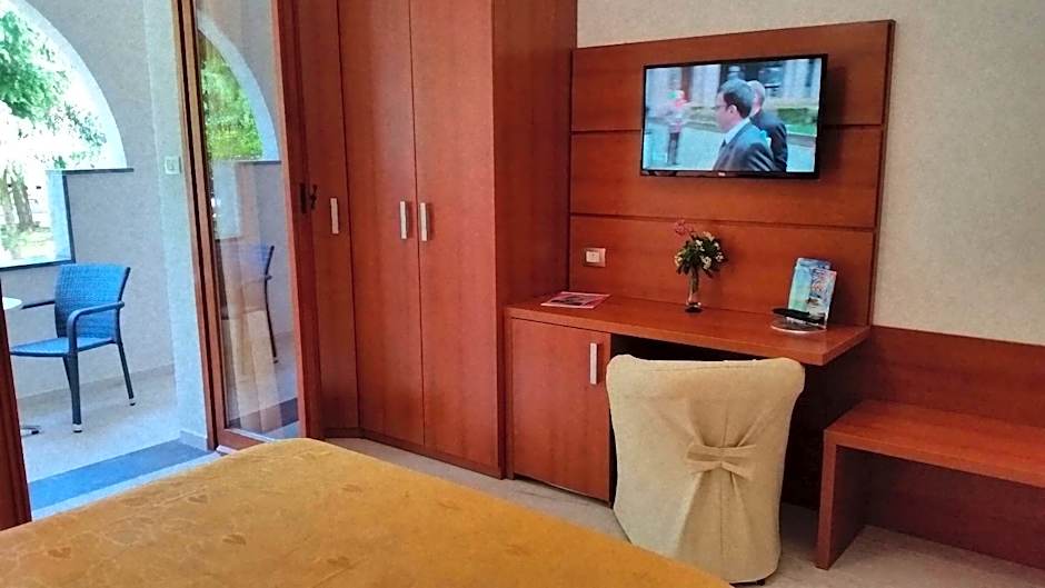 Villaggio Turistico La Mantinera - Hotel