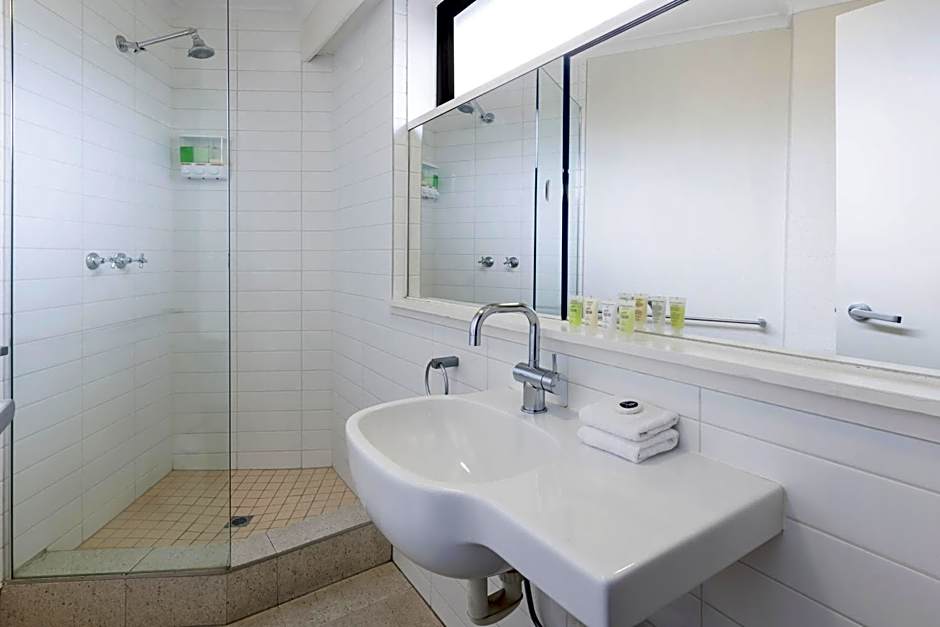 Cosmopolitan Hotel and Apartments