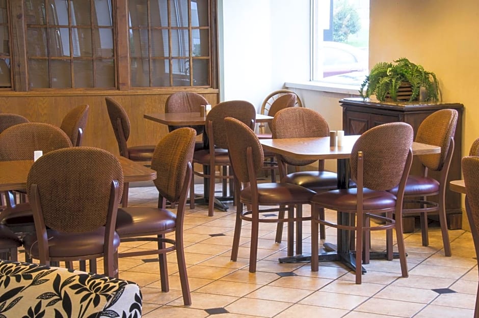 Lamplighter Inn and Suites - North