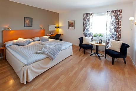 2 Single Beds, Non-Smoking, Full Breakfast