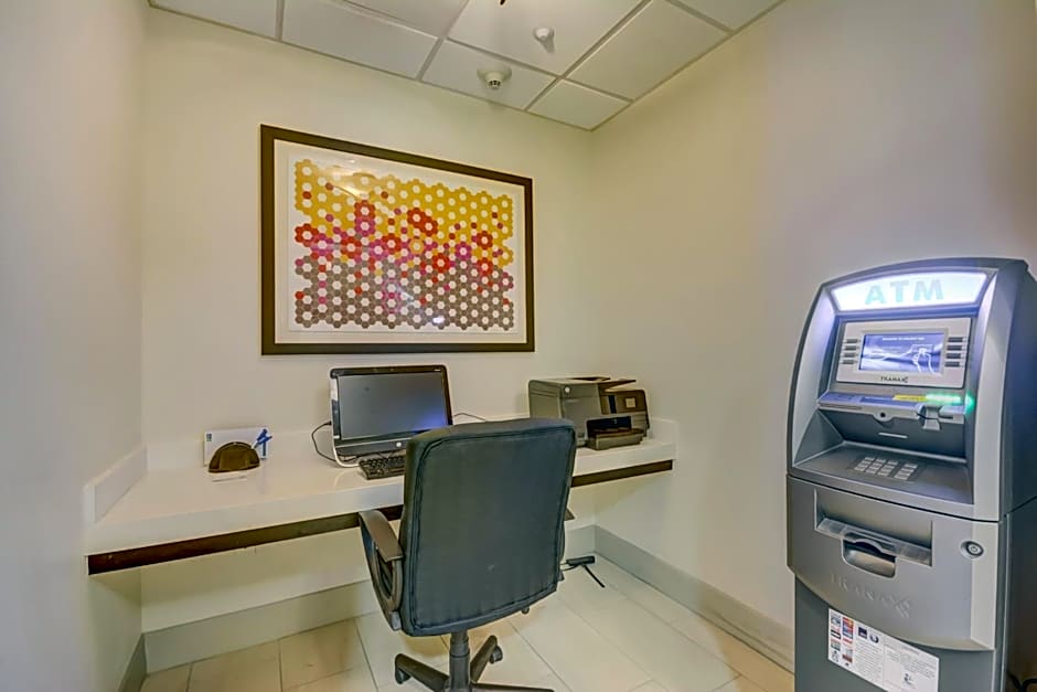 Holiday Inn Express Hotel & Suites Tampa-USF-Busch Gardens By IHG