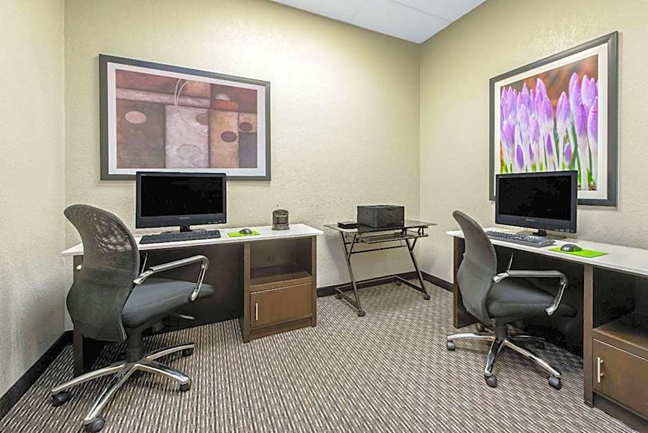 La Quinta Inn & Suites by Wyndham New Orleans Airport