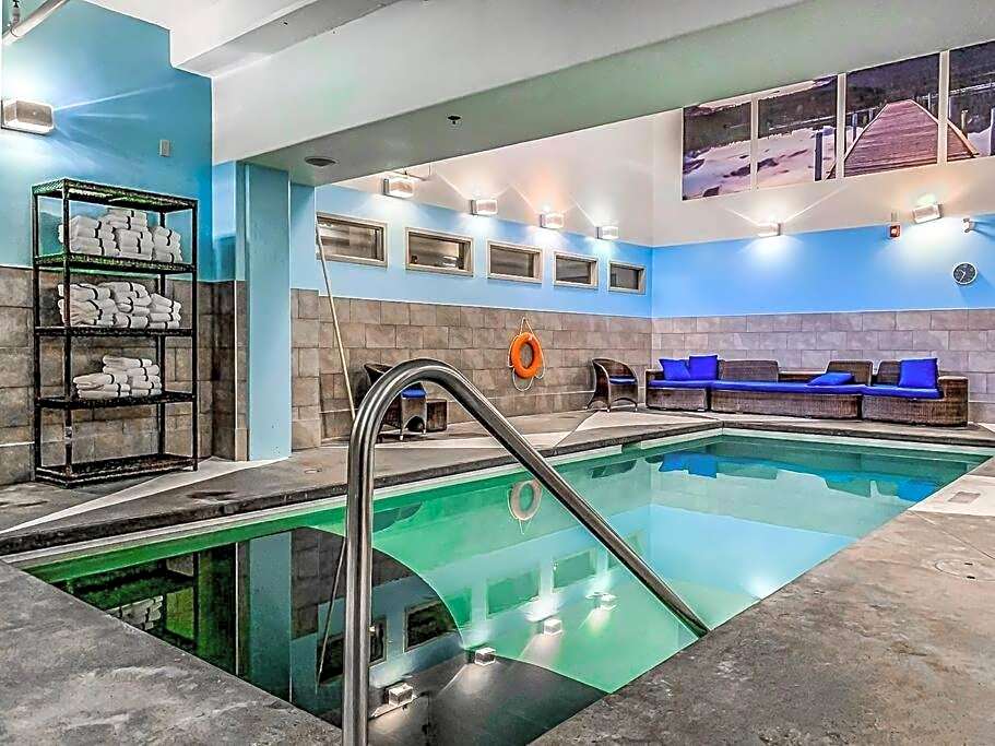 Gorgeous Mountain Condo - Hot Tub & Pool managed by Little Sister Getaways