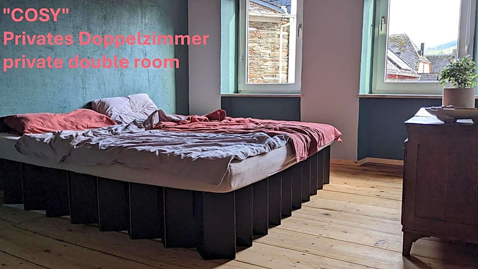 Monkey Factory - Mini Home-Stay Hostel