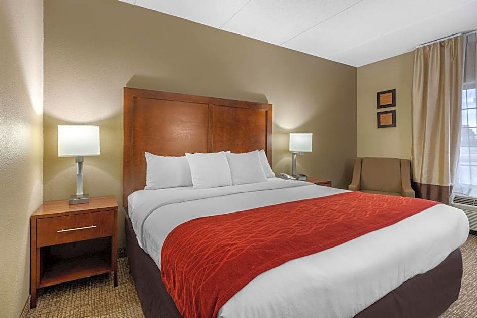 Comfort Inn & Suites Hamilton Place