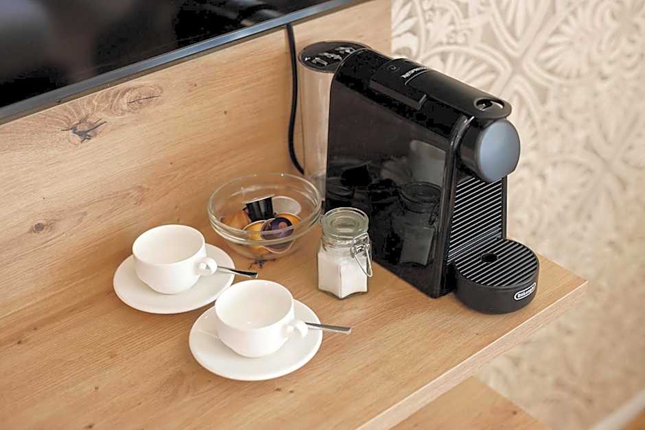 ELECTRIC Rooms & Suites