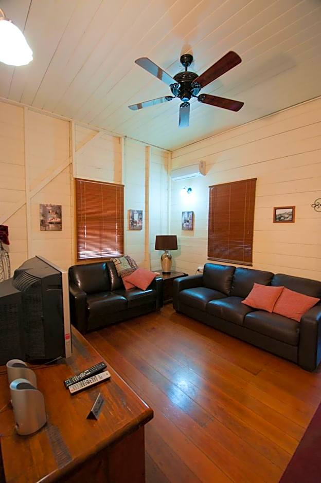 City Oasis Inn Townsville, SureStay Collection by BW