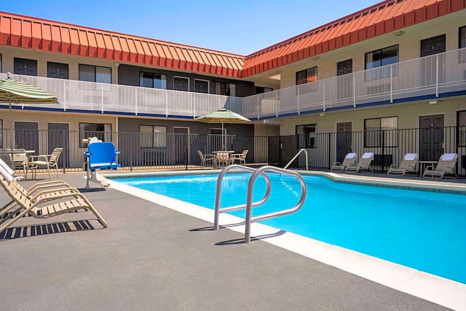 Days Inn by Wyndham Fresno South