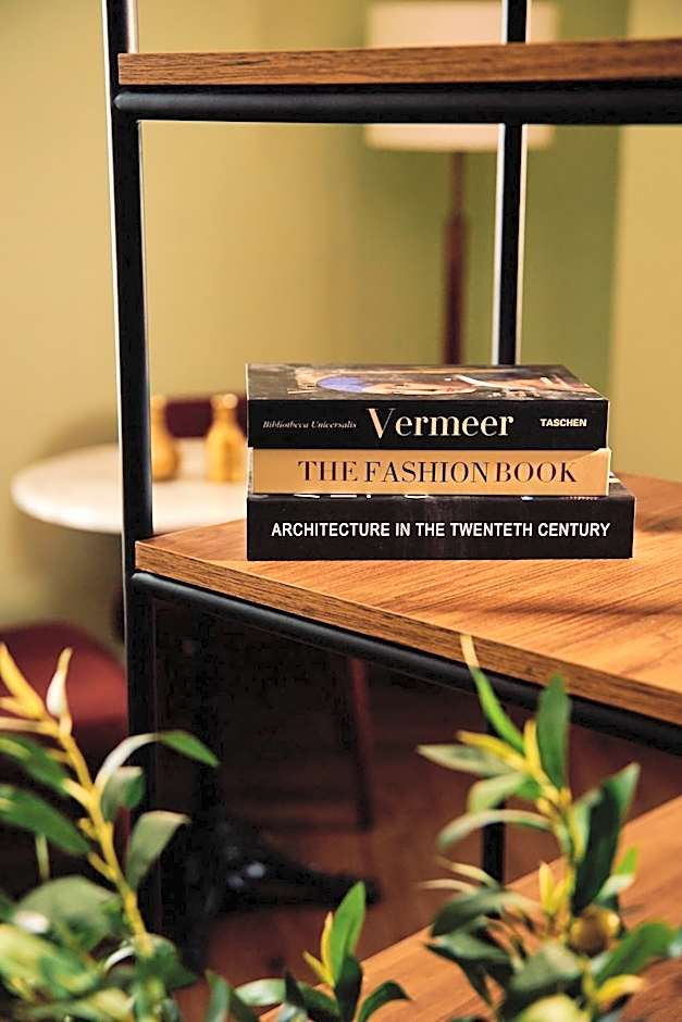 Honest Granada Hotel