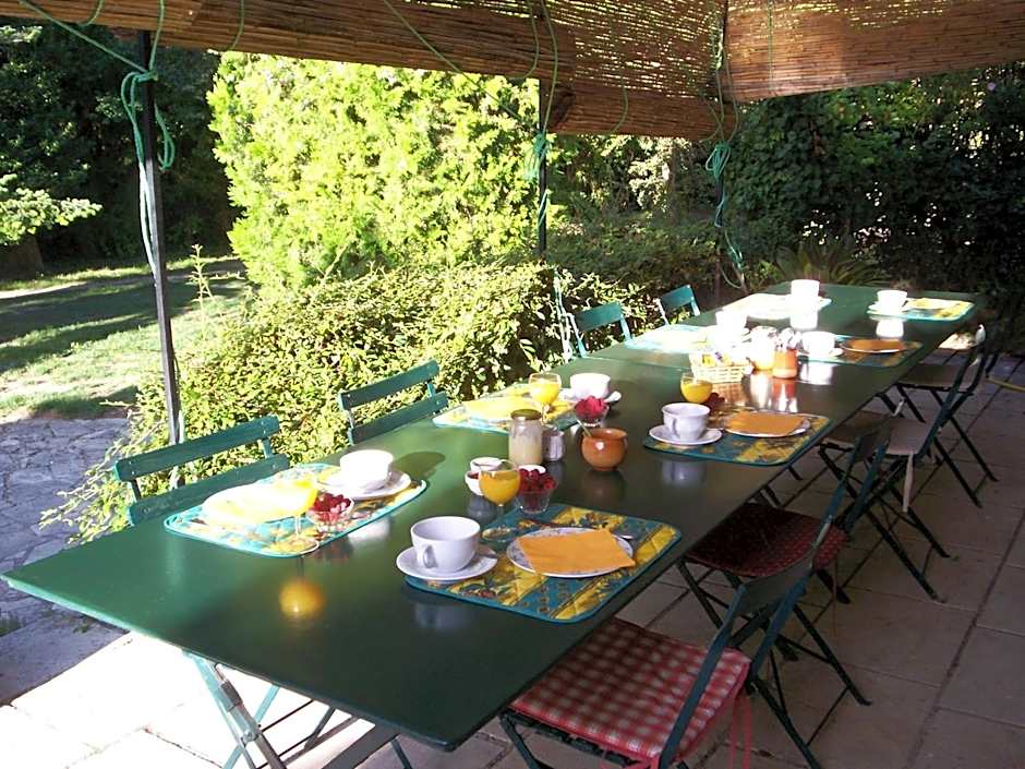 Mas Grimaud - Gîte- Studio et chambres d'hôtes familiales