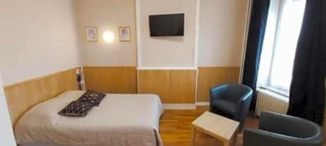 Quad room-Family-Ensuite with Shower-Mountain View