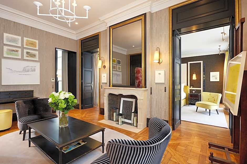 Le Pavillon De La Reine