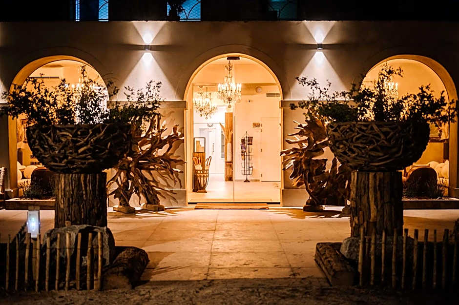 Le Hameau des Pesquiers Ecolodge, Curio Collection by Hilton