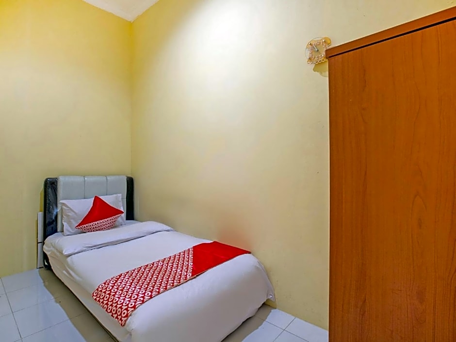 Photo 1 of 8 of Single Room