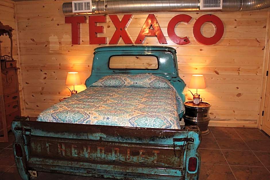 Samantha's Timber Inn