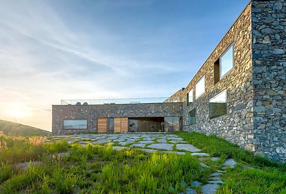 Chetzeron Mountain Boutique Hotel