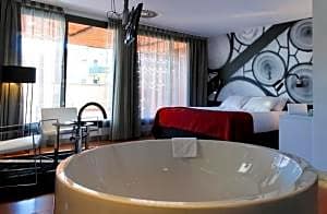 Paseo de Gracia Hotel, Sonder