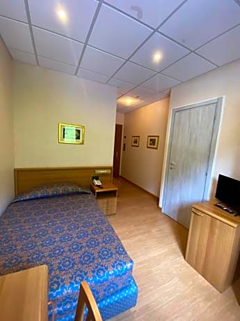 Standard Single Room with Mountain View