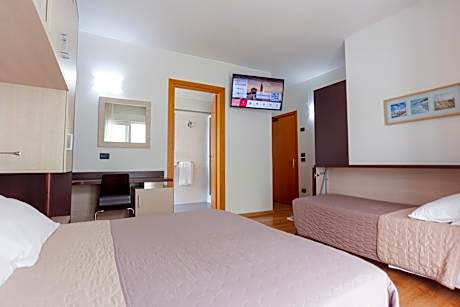 Double Room with Balcony and Side Sea View